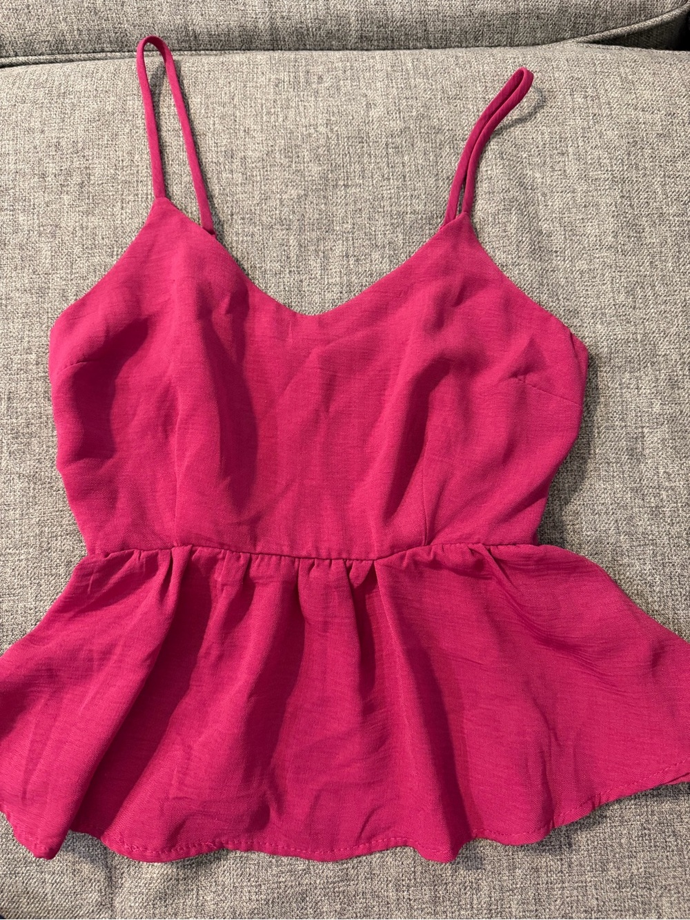 Monteau Los Angeles Small Spaghetti-Strap Peplum Camisole in Pink/Fuchsia VGUC